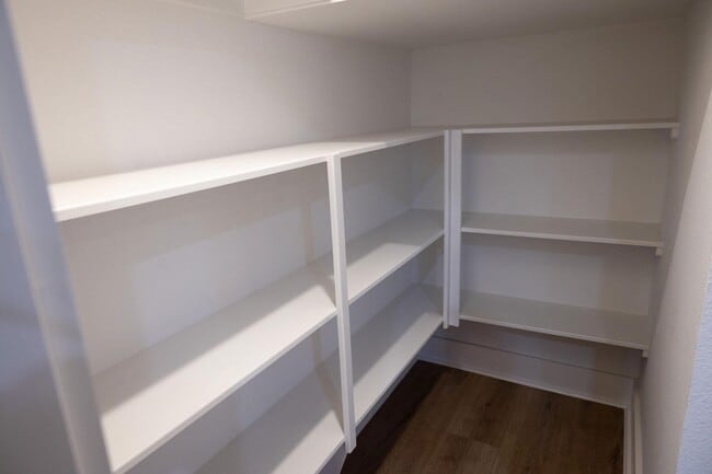 Building Photo - 8805 Parkway Dr