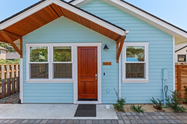 Building Photo - 4030 SE 62nd Ave