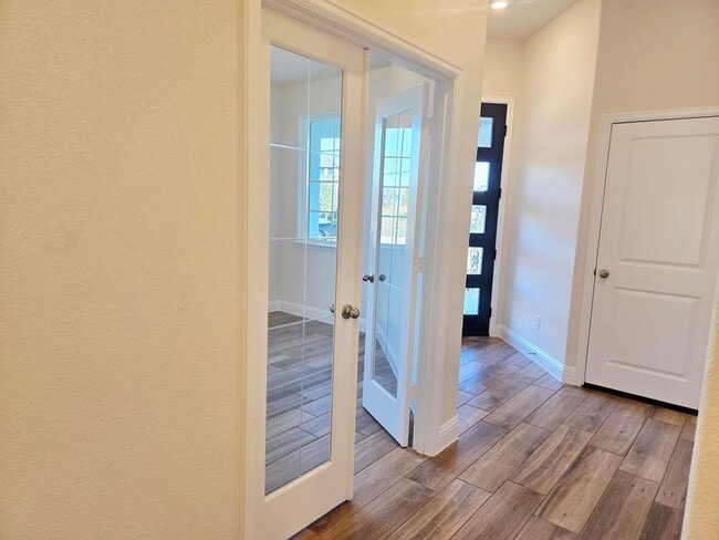 Building Photo - 4014 Colony Ln