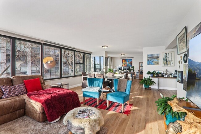 Building Photo - 5801 N Sheridan Rd