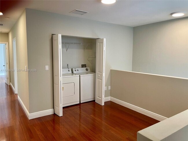 Building Photo - 3191 Ohio St