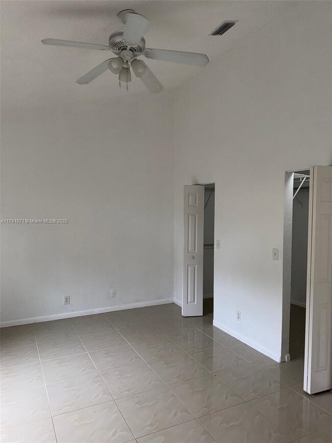 Building Photo - 5201 SW 31st Ave