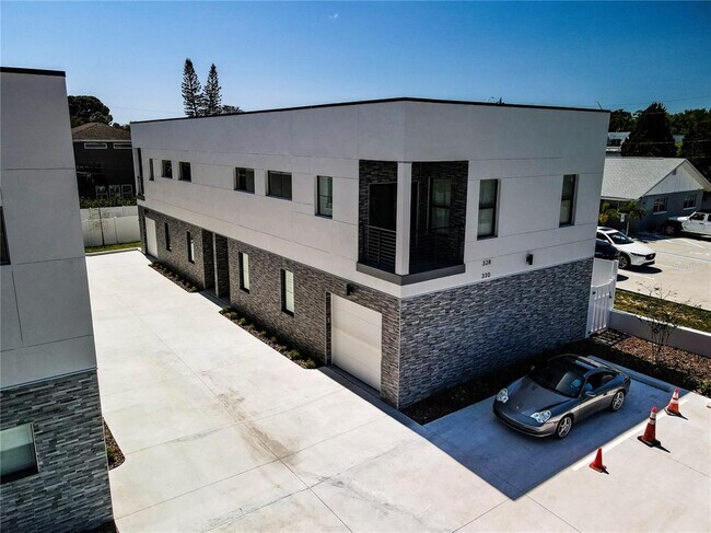 Building Photo - 322 31st Ave N