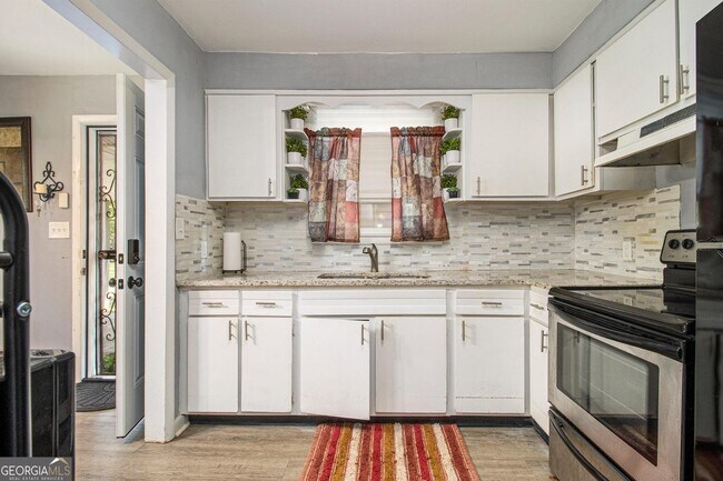 Building Photo - 127 Ruzelle Dr SE