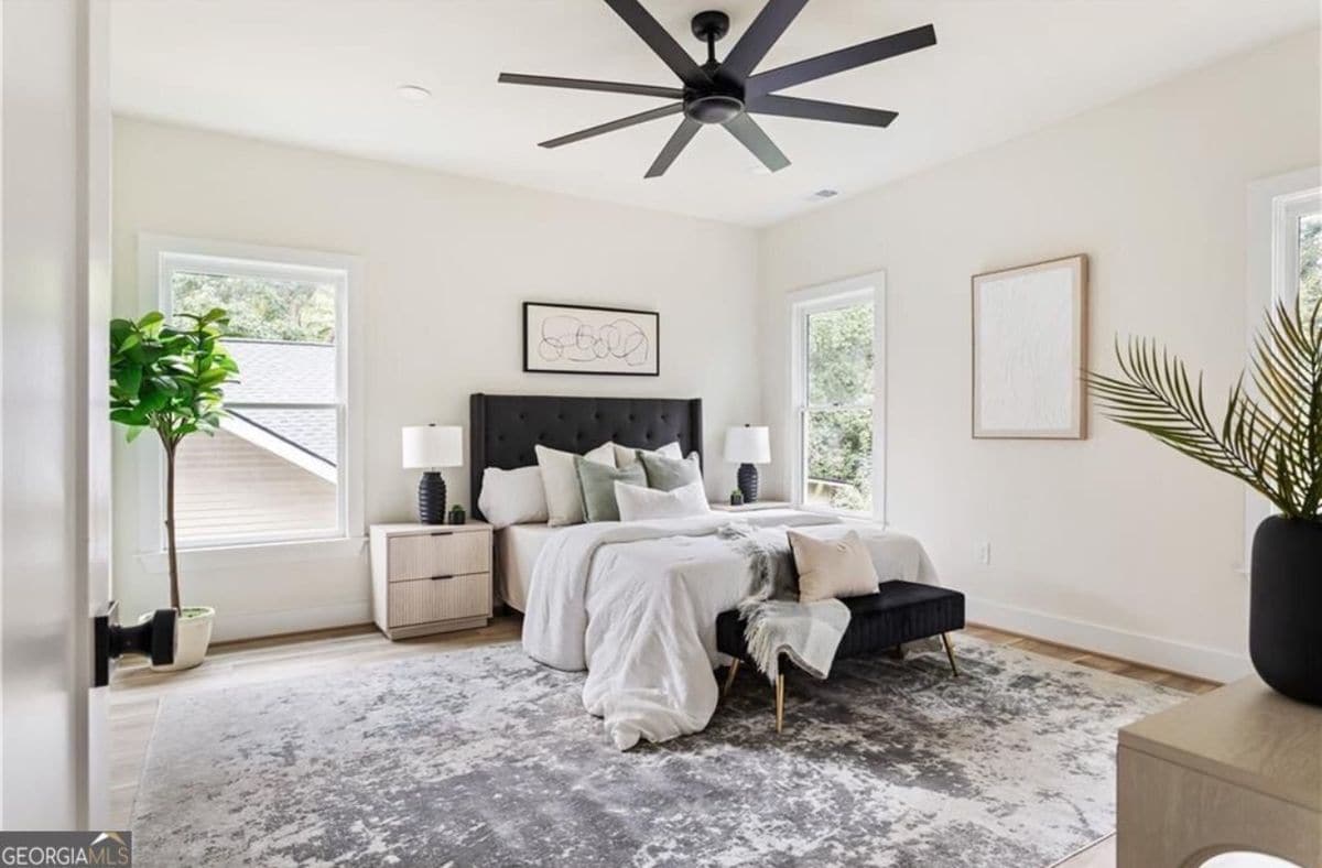 Building Photo - 1265 Oak St SW