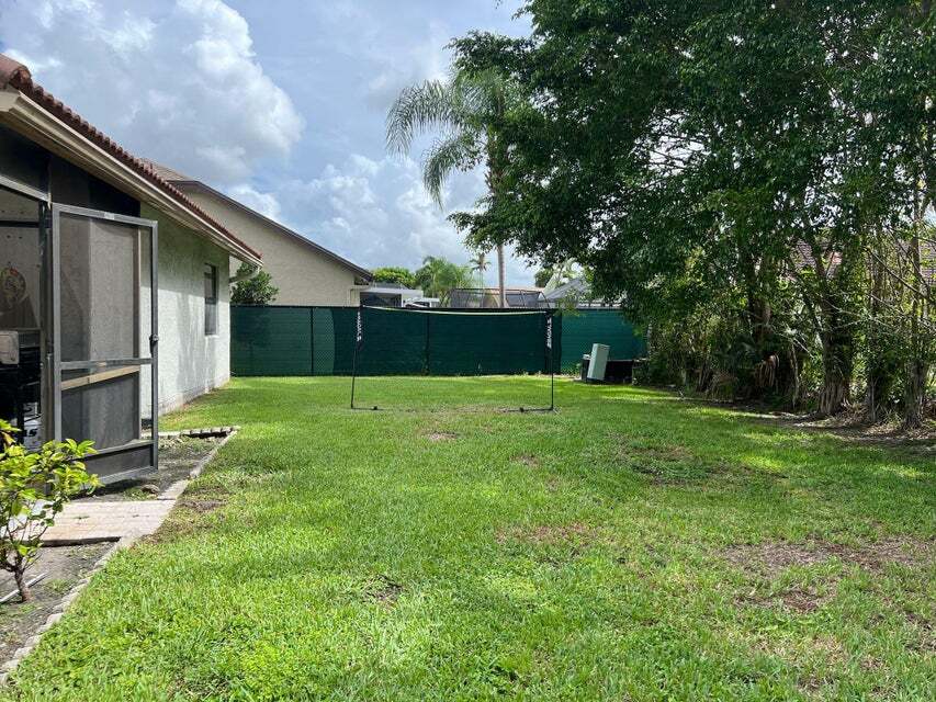 Building Photo - 5136 NW 49th Ave