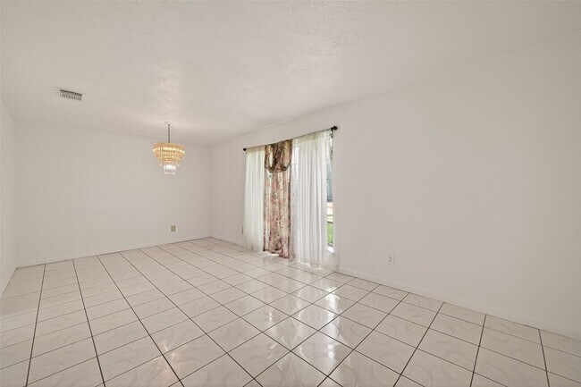 Building Photo - 9422 Kristin Dr