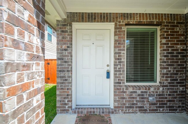 Building Photo - 4127 Saltillo Lakes Dr