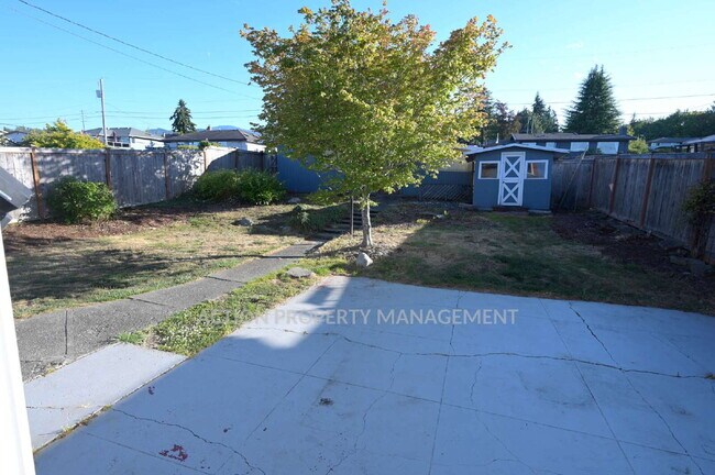 Building Photo - 4 bed 2 bath home in Port Angeles
