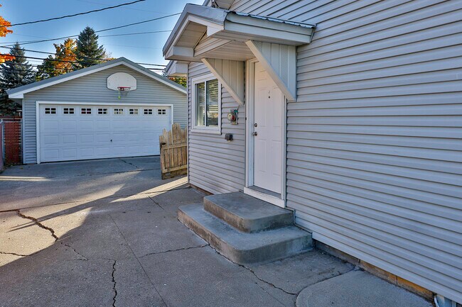 Side door with long driveway for off street parking - 1020 E Garden Ave