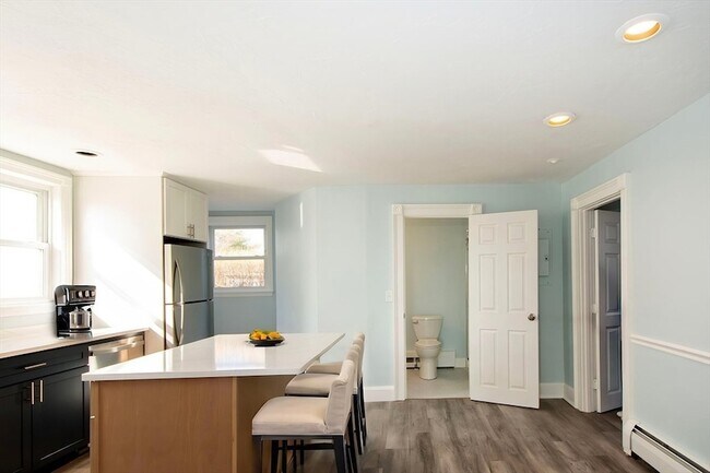 Building Photo - 7 Whitehead Ave