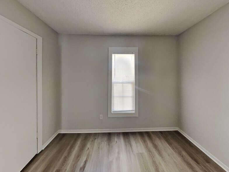 Building Photo - 3887 Brandy Ave