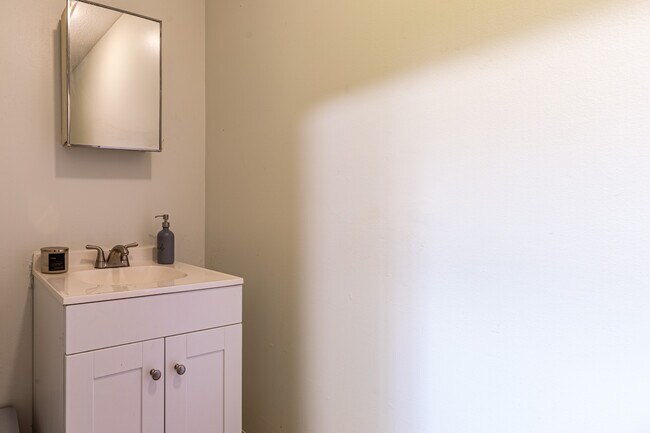 Building Photo - 71 Williams St