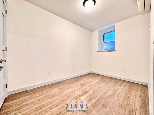 Building Photo - 64 W 107th St