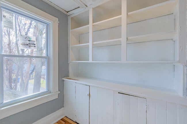 Building Photo - 383 Champlain St