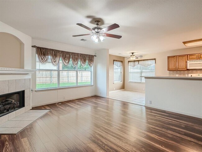 Building Photo - 215 Spruce Dr