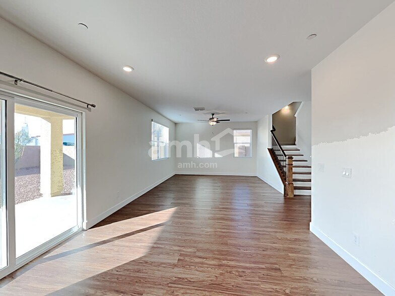 Building Photo - 5919 W Columbine Dr