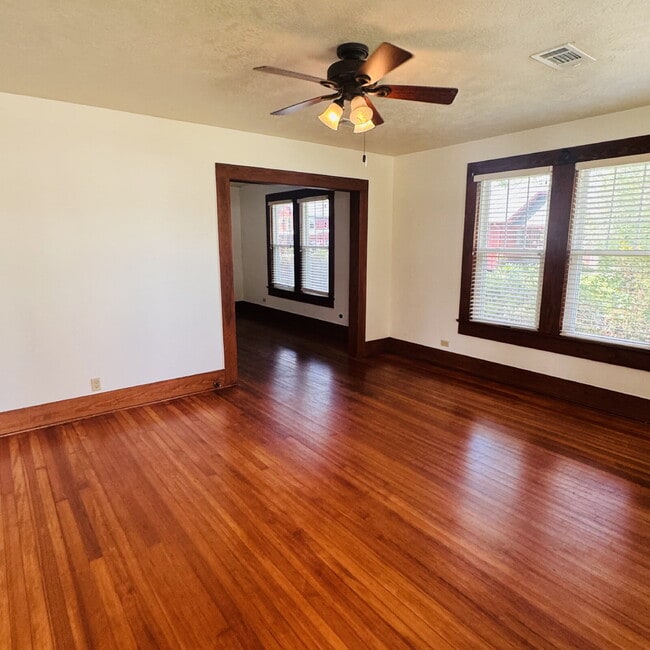 Building Photo - Spacious Single-Family Home in the Heart of Port Neches, TX