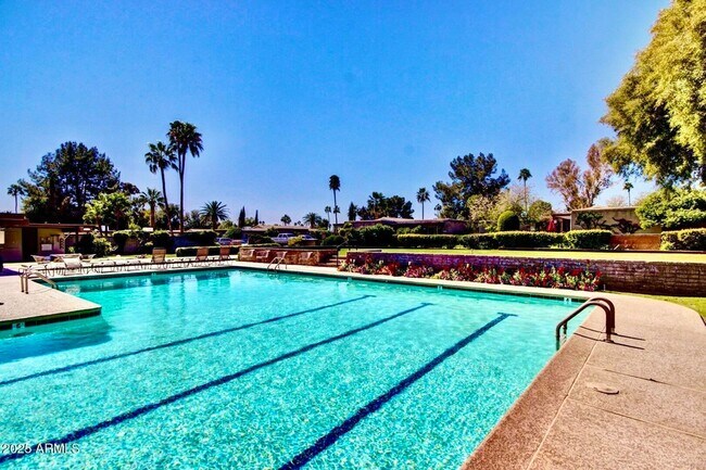 Building Photo - 4800 N 68th St