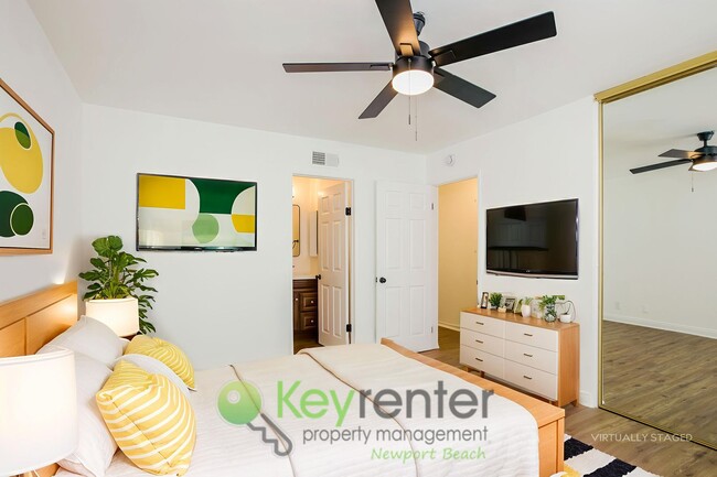 Building Photo - Updated 3 Bedroom Single Level Condo in La...