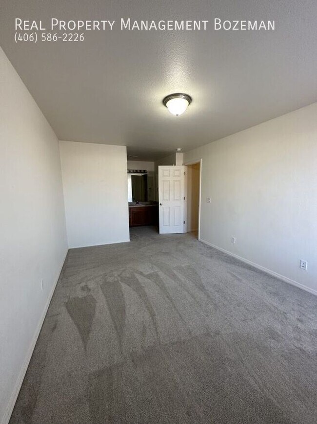 Building Photo - 1112 Longbow Ln