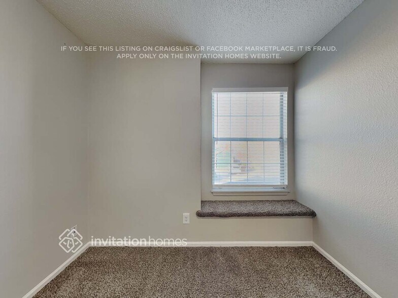 Building Photo - 8885 Cloverleaf Cir