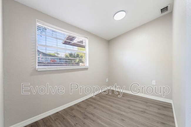 Building Photo - 1521 Massachusetts Ave