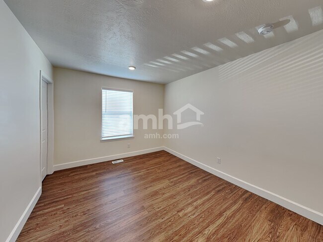 Building Photo - 344 North St