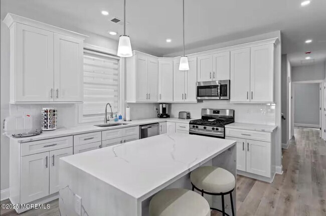 Building Photo - 207 Carteret Ave