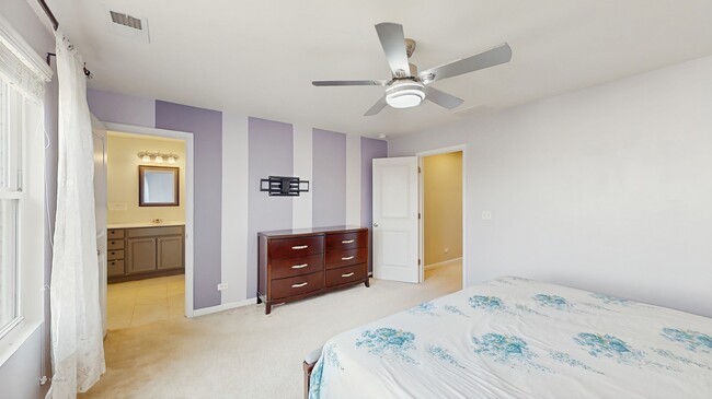 Building Photo - 527 Watercress Dr