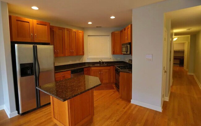 Building Photo - 2339 N Albany Ave