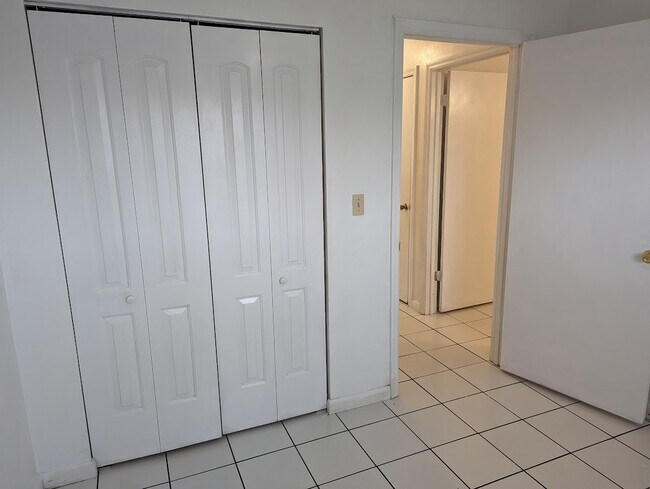 Building Photo - 3600 SW 23rd St