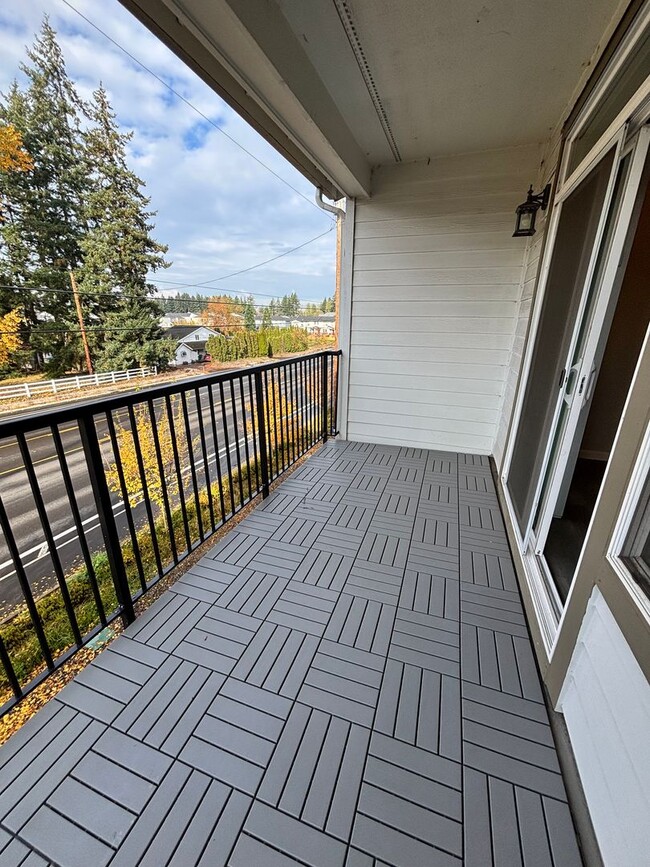 Building Photo - River Terrace Townhome available now!!