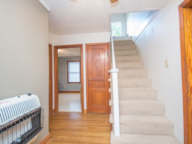 Building Photo - Farm House! Great Location....25 minutes from Huntsville!