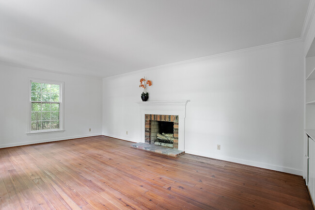 Living Room - 2152 Lakeshore Ct