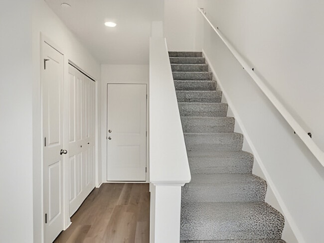 Building Photo - 367 Bridgeview Ct