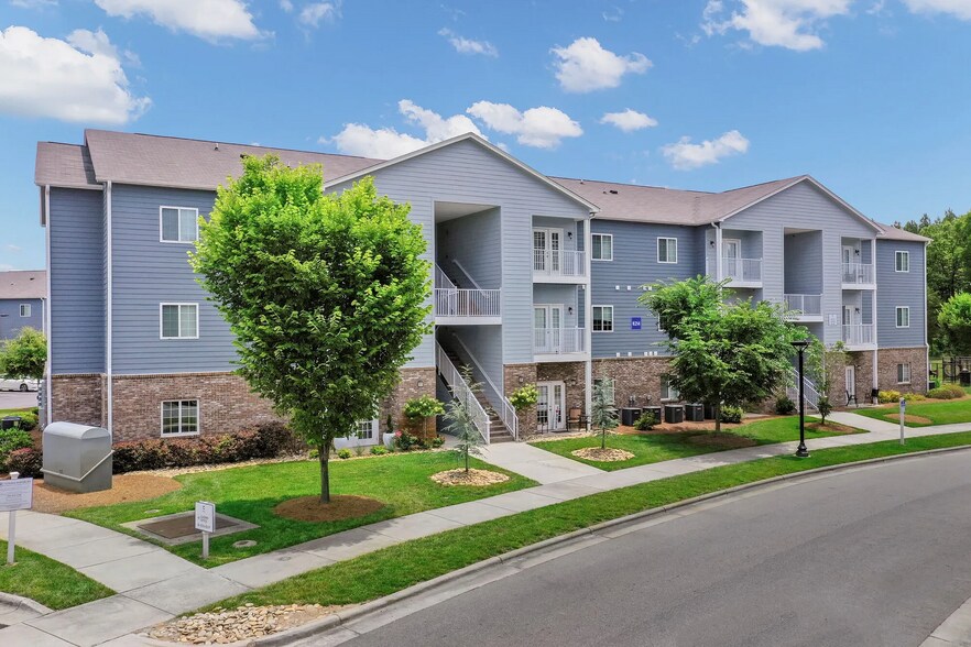 Building Photo - 9015 Kings Grant Dr