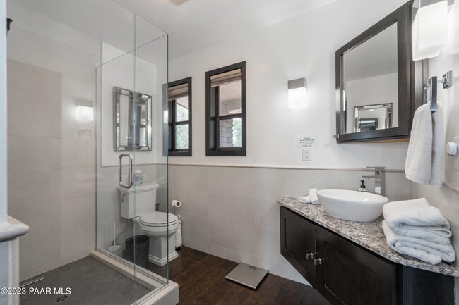 Building Photo - 647 Fiesta Ln