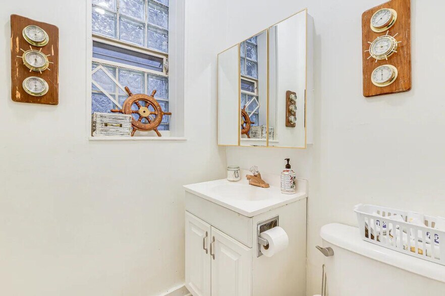 Building Photo - 3254 W Wabansia Ave