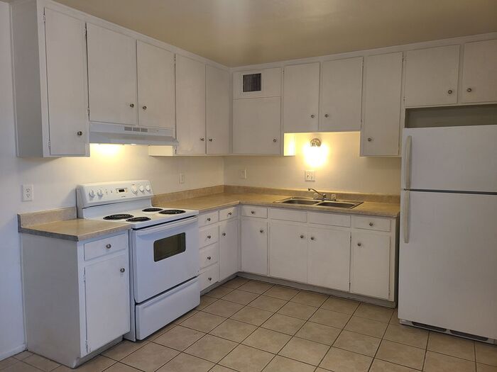 Building Photo - 4350 E Fairmount St