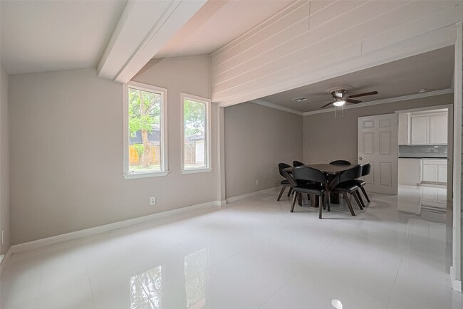 Building Photo - 10815 Creektree Dr