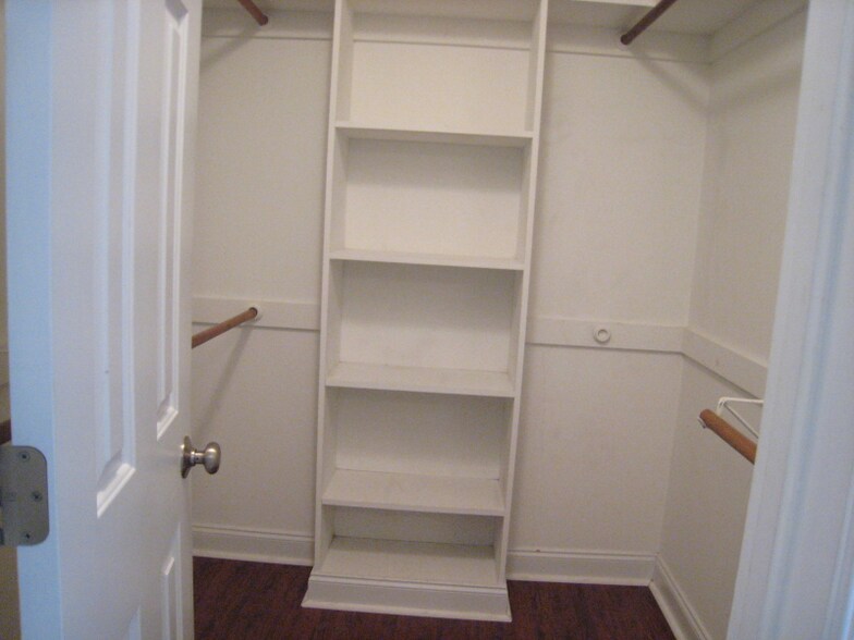 Building Photo - 1009 Sebring Dr