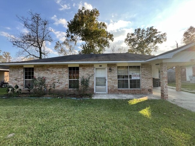 Building Photo - 3-Bedroom, 1.5-Bath Home in Baker  | Available Now!