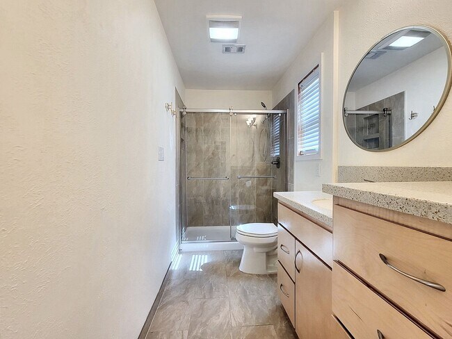 Building Photo - 3/BR 2/BA Single-Level Home with Sunroom a...