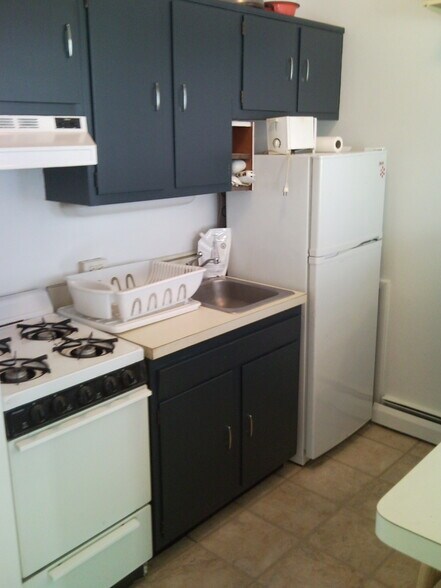 Cooking area gas range good size fridge - 1535 Lombard St