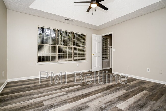 Building Photo - 819 Sweetwater Way