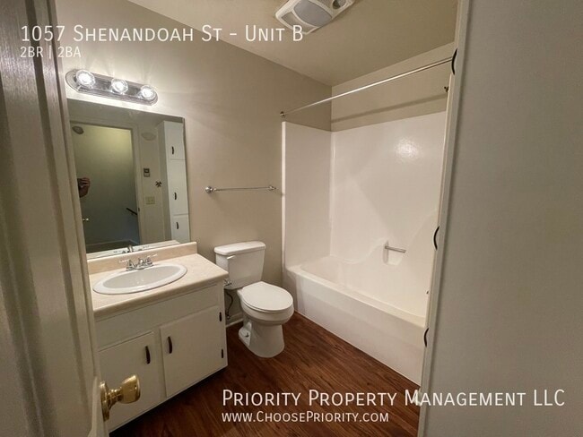 Building Photo - 2 Bedroom, 1.5 Bathroom Townhome in Harris...