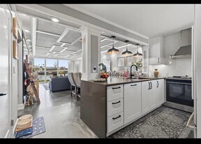 Building Photo - 7465 Bay Island Dr S