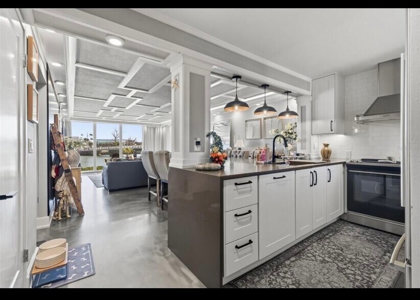 Building Photo - 7465 Bay Island Dr S