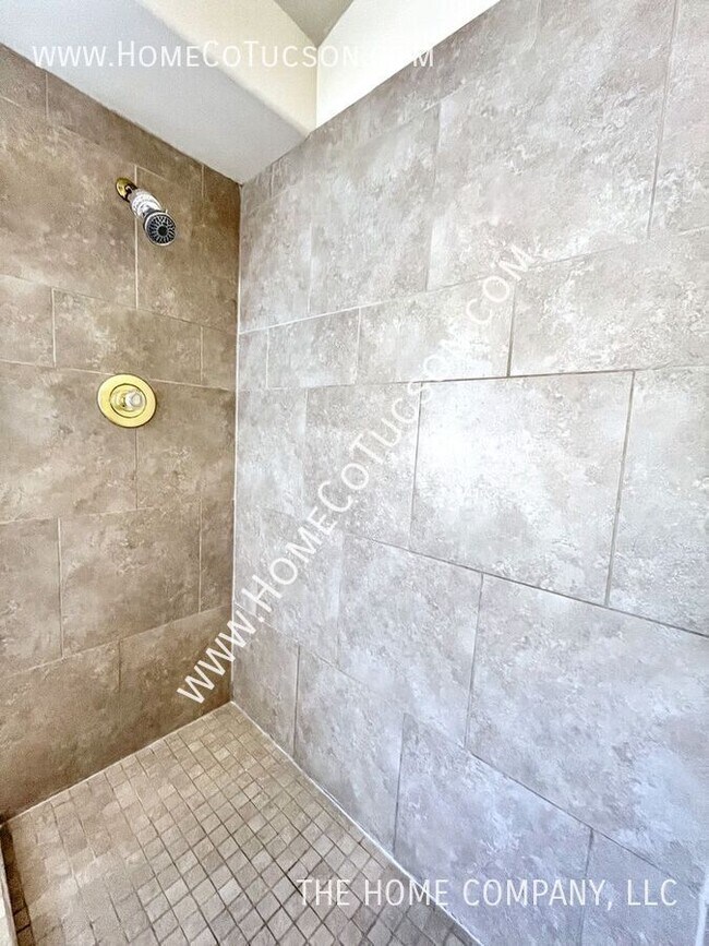 Building Photo - 1551 E Sonoran Desert Dr